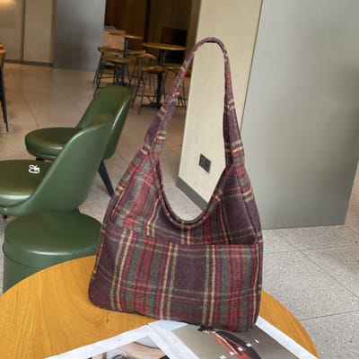 Veelzijdige Crossbody Tas, Retro Wollen Geruite Draagtas, Schoolstijl Tas met Grote Capaciteit rood