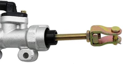 Hoofdremcilinder Achterrem - Reservoir - Compatibel met 50cc/70cc/110cc/125cc - Yerf Dog 150cc - Arctic Cat 700 EFI - Afstand 45mm - Rempomp