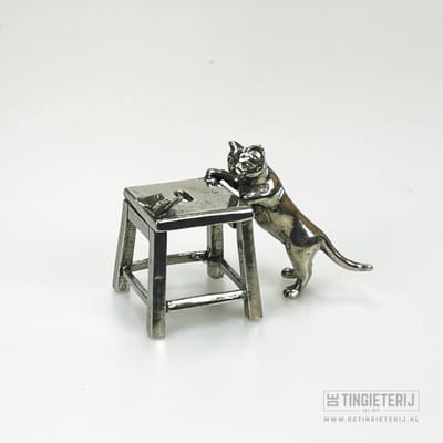 Poes op krukje - Tin - Beeld Kat - Poezenbeeldje - Cadeau poes - Luxe geschenk