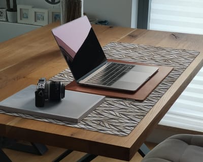 Coloray Bureau Onderlegger - Marmeren plantenbladeren Onderlegger Bureau - 100 cm x 50 cm - Wit Bureau Onderlegger - Bureau Onderlegger Groot - Bureau Onderlegger XXL - Computer Mat - Bureau Pad
