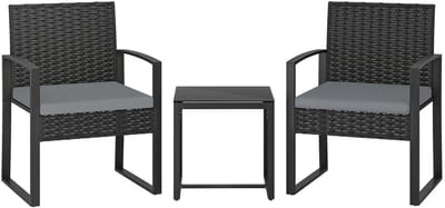 Questyr - 3‑Delige Tuinset – Lichtgrijs – PE‑Rotan – 2 Stoelen met Kussens + Glazen Tafel – Weerbestendig Bistroset voor Tuin & Balkon