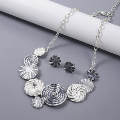 Set - Ketting met oorbellen - Zilverkleurig - Ronde schelp vorm in Multi kleur die bij vele zomers outfit zal passen.