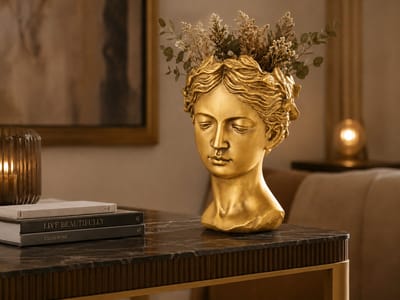 Goudkleurig Decoratief Beeld Vrouwenhoofd met Bladeren – Kleine Buste Vaas / Bloempot – Luxe Plantenhouder & Sierobject – Klassiek Ornament voor Woonkamer, Dressoir, Hal, Kast of Sidetable – Gouden Woondecoratie – 14x19x12 cm
