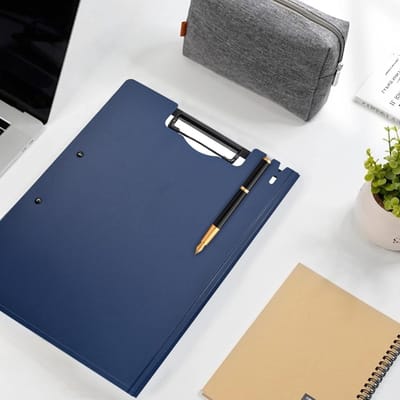 Clipboard A4 Map met Dubbele Metalen Clips, Vouwbare Plastic Binder met Pennenhouder voor Kantoor, School en Klaslokaal (Blauw)