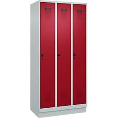 C+P Evolo Plus garderobekast, 3 vakken, 300 mm vakbreedte, met plint, rechts scharnierend, soft-close, inbraakwerend, B 900 x D 500 x H 1950 mm, veiligheidsslot met draaigrendel, lichtgrijs RAL 7035/ruwe rood RAL 3003