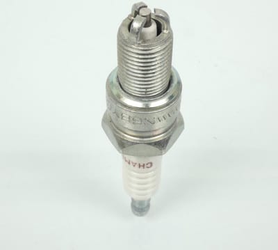 Bougie d'allumage Champion N6BYC OE109/T10 pour auto / BUR6ET Neuf