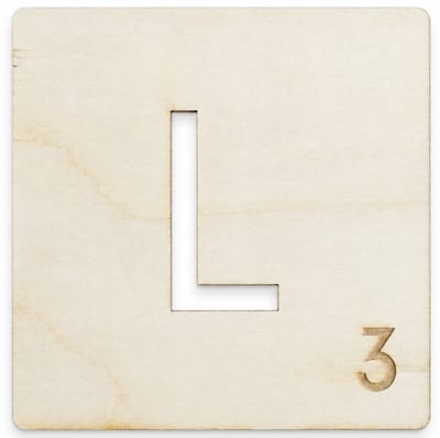 Houten wanddecoratie - Wooden wall decoration | Lettertegel “L” | 11cm | Licht hout - Natural wood | Muurdecoratie - Wall art - Woordfeud - Wordfeud - Letterspel - Scrabble letter - Naamblokjes - Letterblokken - Tile