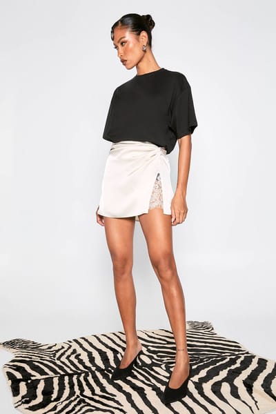 boohoo Dames Satijnen Mini Rok met Kant Inzetstuk | Oyster | Maat: 6