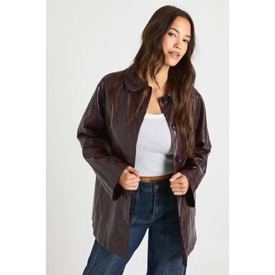 boohoo Dames Trenchcoat met korte kraag van namaakleer | Burgundy | Maat: 8