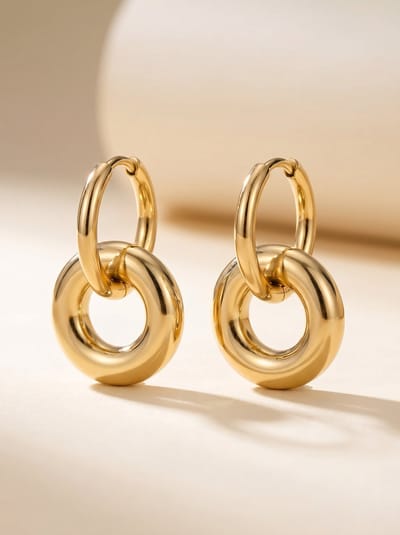Lundholm Premium Stainless Steel luxe Oorbellen Goud kleurig Elegant Hoops Oorringen Oorhangers Scandinavisch Design - Nina Serie - Vrouwen Cadeautjes Cadeau Sieraad Cadeautje Vrouw – Waterbestendig – Luxe Geschenkverpakking – Vrouwen Cadeautjes