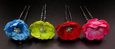 Haarpinnen bloem diverse kleuren met 5 strass punten + parel set van 4 stuks.
