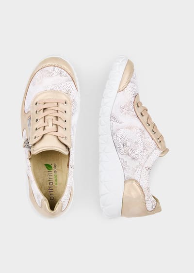 Schoenen met elastische inzetten - goudkleurig - Gr. 4 van Goldner Fashion