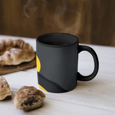 Magische Mok - Foto op Warmte Mokken - Koffiemok - Zon - Heuvel - Pad - Geel - Magic Mok - Beker - 350 ML - Theemok