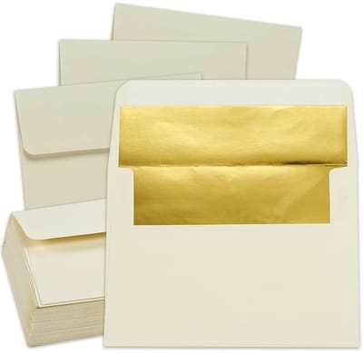 Dailygoods- Uitnodigingsenveloppen 50 stuks - Ivoren buitenkant - Goudfolie binnenkant - 120 g/m² - 5,2 x 7,25 inch - Perfect voor bruiloften/afstuderen/verjaardagen - Enveloppen