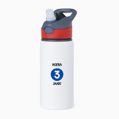 Hacebo® - Hoera 3 jaar waterfles met rietje rood - Verjaardag - Jarigen - Verjaardagscadeau - peuter - Happy birthday - water fles - 650ML