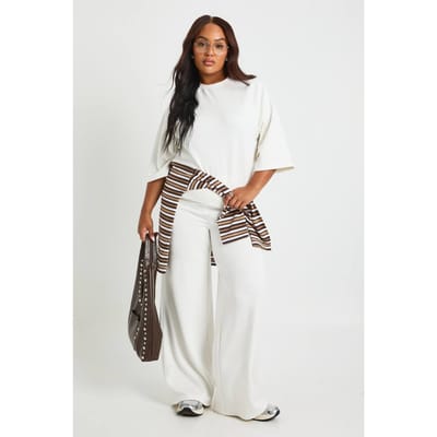 boohoo Dames Plus oversized T-shirt en op maat gemaakte wijde pijpbroek co-ord | Ecru | Maat: 28