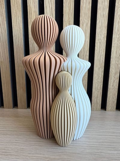 Gezin met 1 kind - Japandi Style - Interieur - Familie - Moederdag tip! - Ouders - Family - Statue - Ornament - Biological plastic - PLA - 3D geprint - Modern interieur - 22 cm - JM Woods