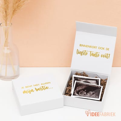Ideefabriek - Geschenkdoos - Niet alleen mijn bestie - Zwangerschap Aankondiging - Beste vriendin cadeau - 15 x 15 x 5 cm - Cadeaubox Wit