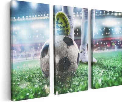 Artaza Canvas Schilderij Drieluik Voetbalspeler Met De Bal In Het Stadion - 120x80 - Foto Op Canvas - Canvas Print
