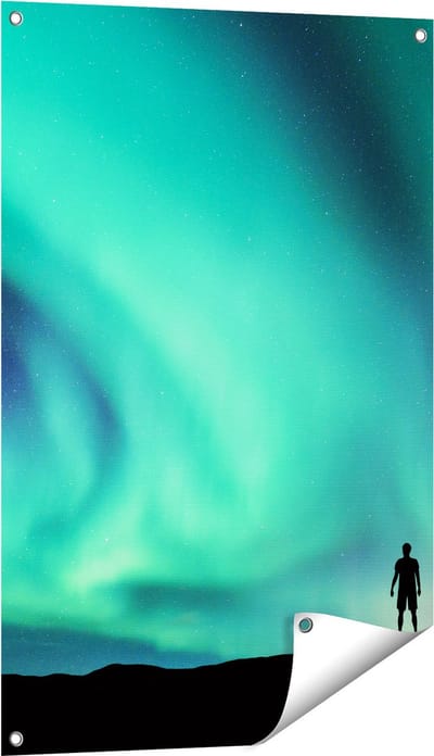 Gards Tuinposter Man bij het Groene Noorderlicht - 60x90 cm - Tuindoek - Tuindecoratie - Wanddecoratie buiten - Tuinschilderij