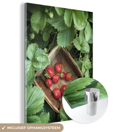 ® Glasschilderij 120x160 cm - Schilderij acrylglas - Aardbei - Plant - Mand - Foto op glas - Muurdecoratie woonkamer - Wanddecoratie slaapkamer - Schilderijen