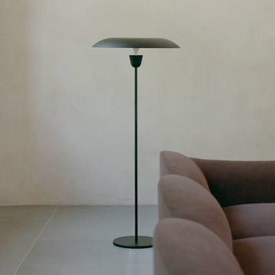 NEW WORKS LED vloerlamp Kantarell, zwart, dimbaar, 127 cm