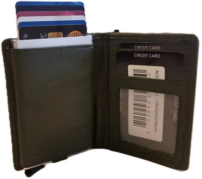 OI groene leren portemonnee met Figuretta pasjeshouder en plaats voor klein geld / Compact portemonneetje met Cardprotector en muntvak / compleet beursje met RFID SAFE kastje / metalen pasjeshouder in anti skim portemonnee / groen leer / 145GREEN
