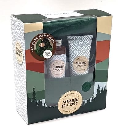 Scandinavian Home Living - Nordic & Cosy Giftset - Bad/Douchegel - Bodylotion - Ylang Ylang Scented - incl. Fleece Plaid 130x170 cm Groen