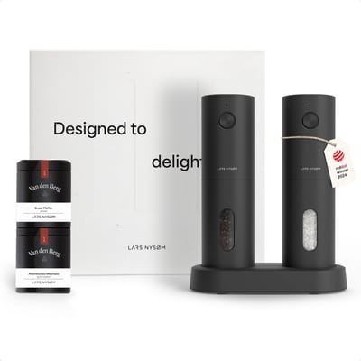 LARS NYSØM LARS NYSØM Elektrische kruidenmolens & specerijen geschenkset - Zout- en pepermolenset met 2 hoogwaardige kruidenpotjes (zout, peper) - Mooie geschenkverpakking (Carbon Black)