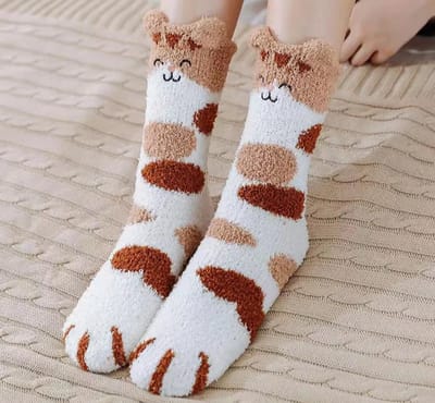 Fluffy sokken dames - huissokken - slofsokken - wit - bruin - leuke kat print met ogen - gestipt - 36 - 40 - cadeau voor haar - Kerst cadeau - geschenk vrouwen - verjaardagcadeau - warm - zacht