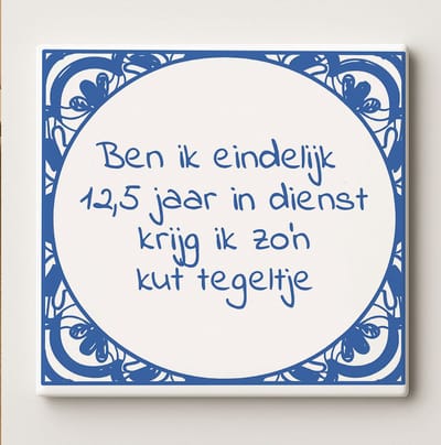 Grappige Werkjubileum Keramische Tegel “Na 12,5 Jaar In Dienst Krijg Ik Zo’n Kut Tegeltje” – Sarcastische Kantoor Humor Wanddecoratie Cadeau, 15 x 15 cm