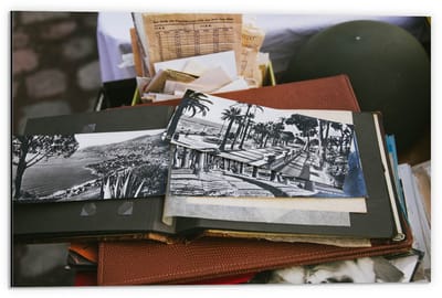 Dibond - Tekenboek zwart/wit  - 60x40cm Foto op Aluminium (Met Ophangsysteem)