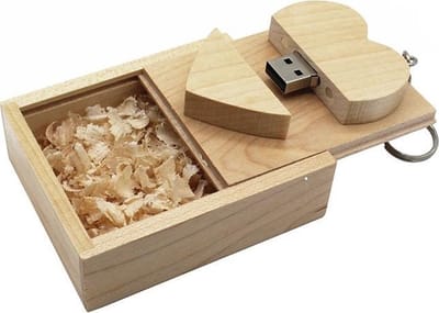 Hout hart usb stick in hout doos 128GB 3.0 - valentijnscadeau, trouwcadeau, bruiloft cadeau