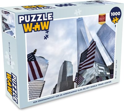 Puzzel Een onderaanzicht van de Amerikaanse vlag bij het World Trade Center - Legpuzzel - Puzzel 1000 stukjes volwassenen