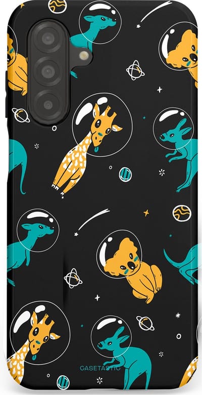 Casetastic Hoesje Geschikt voor Samsung A26 - Stijlvolle Beschermende Duo-layer Case - Donkere Ruimte Safari