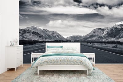Behang - Fotobehang Zwart wit - Berg - Weg - Breedte 435 cm x hoogte 260 cm