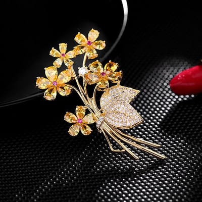 Dames Licht Luxe Design Elegante Ingezette Zirkoon Boeket Broche Modieus En Veelzijdig Niche Design Gevoel Broche beige