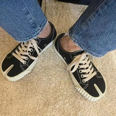 Nieuwe Canvas Tabi Schoenen Split Toe Flats Dames Mary Janes Sneaker Casual Mode Dames Varkenshoef Schoenen Hoge Kwaliteit Dames Platte Schoenen 37 black