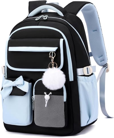 Schattige Lichtblauwe Strik Meisjes Rugzak met Pluizige Pom Pom Sierhanger - Lichtgewicht Waterafstotende Nylon Schoolrugzak voor Tiener Meisjes - Grote Inhoud Meervaks Studententas voor Middelbare School