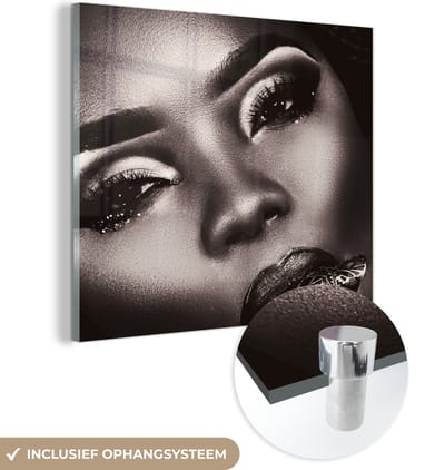 MuchoWow® Glasschilderij 50x50 cm - Schilderij acrylglas - Vrouw - Wimpers - Zwart - Wit - Foto op glas - Schilderijen