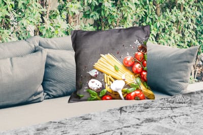 Sierkussen Buiten - Pasta - Kruiden - Tomaat - Specerijen - Rustiek - 60x60 cm - Weerbestendig