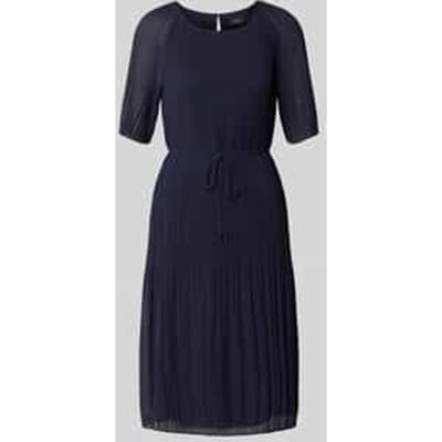 Getailleerde chiffon jurk met strikceintuur