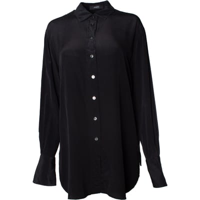 Joseph, Zijden zwarte shirt