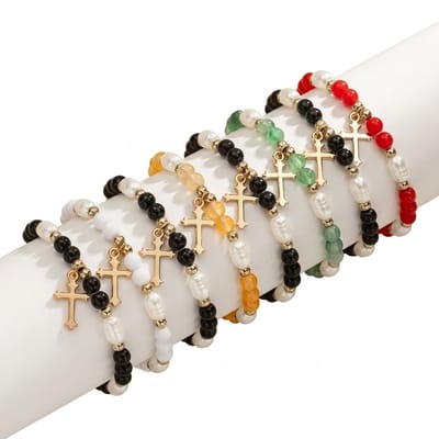 Set van 8 kralen armbanden voor dames en heren met goudkleurig kruisbedeltje – elastische armbanden in diverse kleuren