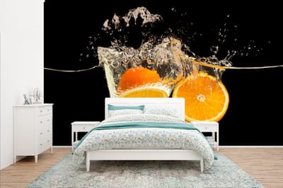Behang - Fotobehang Sinaasappel - Stilleven - Water - Zwart - Fruit - Breedte 400 cm x hoogte 240 cm