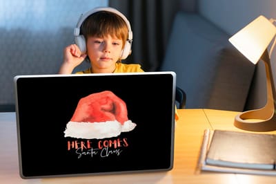Laptop sticker - 15.6 inch - Kerst - Kerstman - Here comes Santa Claus - Quotes - Spreuken - 36x27,5cm - Laptopstickers - Laptop skin - Cover