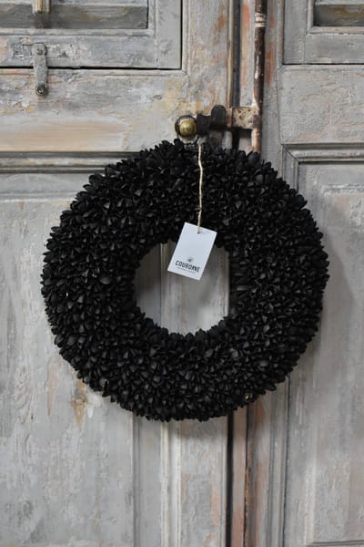 Couronne krans Ø 40 cm - Bakuli / beukennootjes zwart / black - Krans beukennootjes wreath zwart / black 40 cm - Landelijk robuust sober.