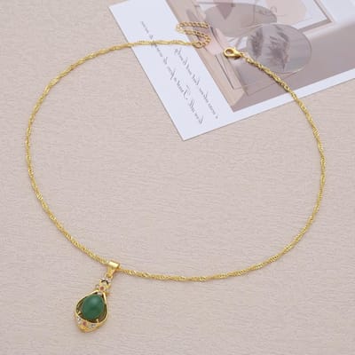 Elegante Boho Bruidsketting met Kleine Rode Druppel, Groene Kristallen en Rhinestones voor Dames, Minimalistisch en Delicaat Ontwerp