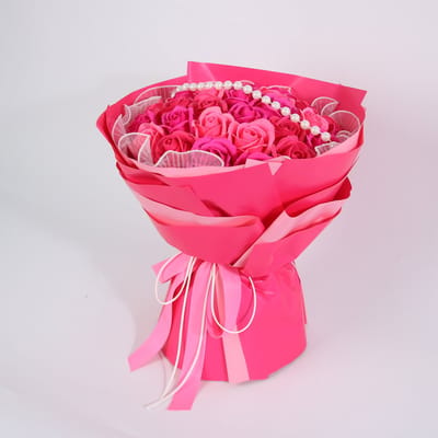 Kunstbloemen Boeket Roze Rozen – Bloemen Boeket met Pareldecoratie LA ROSELLE AMSTERDAM