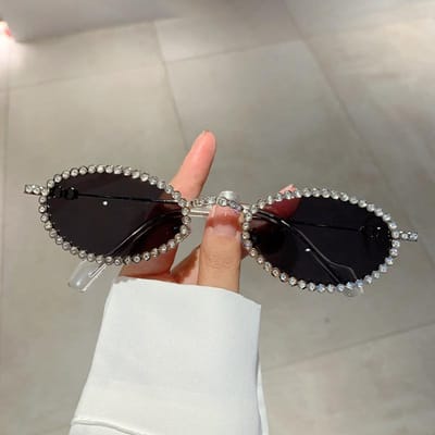 Klassiek Punk Luxe Designer Stijl Stijl Diamant Ovaal Zonnebrillen Brillen Dames Zon Zonnebrillen Voor Vrouwelijke UV400 Modieus Klein Brilmontuur